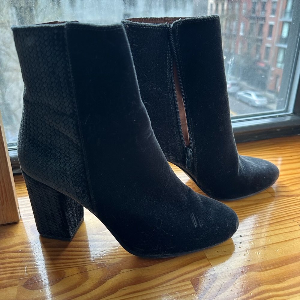 Elegant Black Ankle Boots